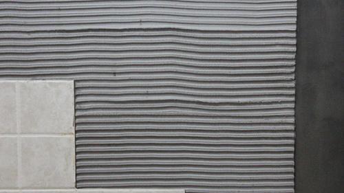 免背胶瓷砖胶和传统瓷砖胶的区别